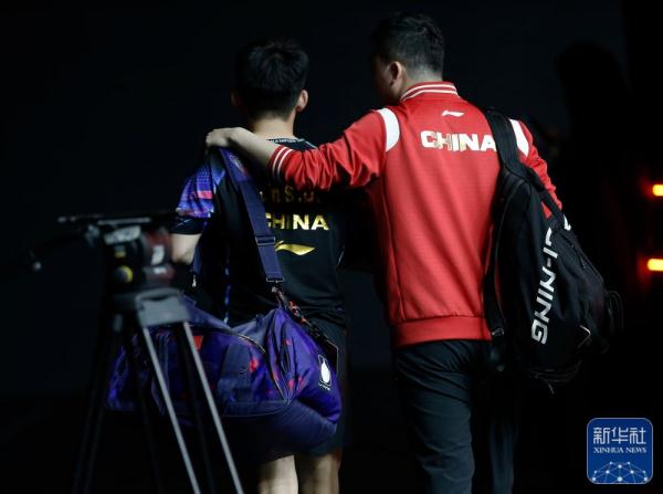 乒乓球|WTT男子总决赛:林诗栋首轮出局 乒乓球|WTT男子总决赛:林诗栋首轮出局