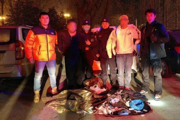 意外收获!民警餐馆吃饭,顺手抓了俩逃犯…… 意外收获!民警餐馆吃饭,顺手抓了俩逃犯……