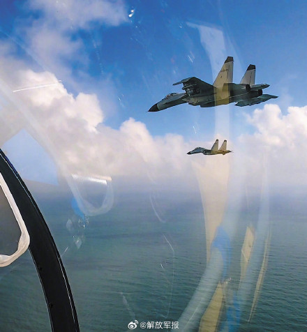 战鹰出击啸海天！