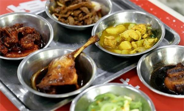 学校食堂永远是大学生的避风港，网友：毕业了，还想回去吃！