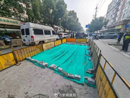 上海一路面发生塌陷，未造成车辆受损和人员受伤