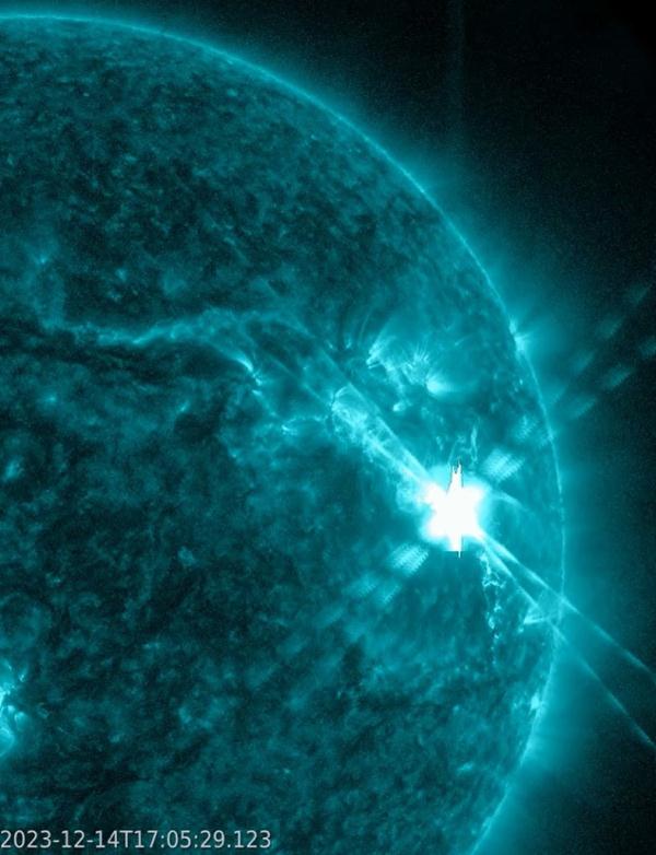 太阳耀斑中断多地短波通信，科学家预测：2024 年是太阳黑子“大年”