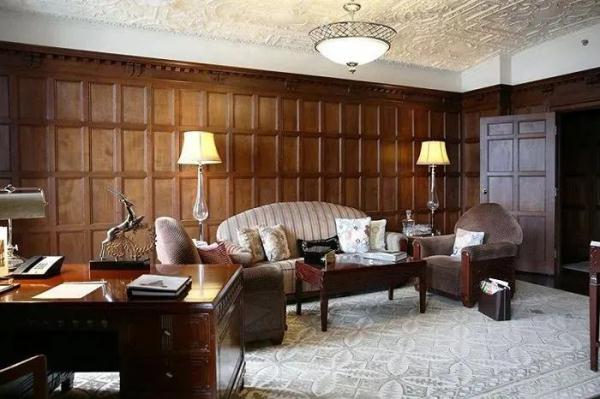 《繁花》爆了！1702元同款双人餐、16888元同款套房被抢光，胡歌西装也火了