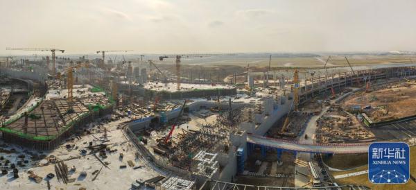 广州白云机场T3航站楼主楼封顶