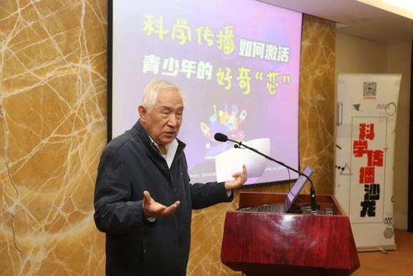 88岁开始“新工作”，百万网友粉上了他！