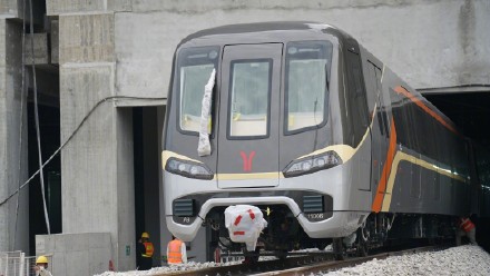 抢先看！广州地铁11号线巨无霸列车亮相，全线土建工程累计完成96%