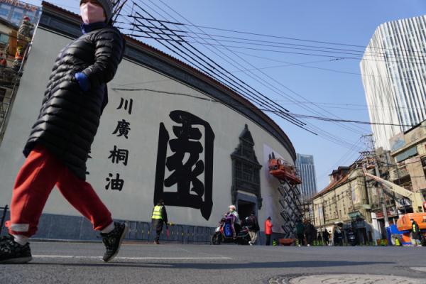 “酱园弄”重新亮相，乍浦路变老上海风情街！市民都来此地“拍戏”了