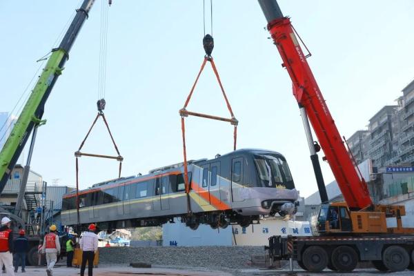 广州地铁11号线“巨无霸”列车正式亮相!还有这些好消息 广州地铁11号线“巨无霸”列车正式亮相!还有这些好消息