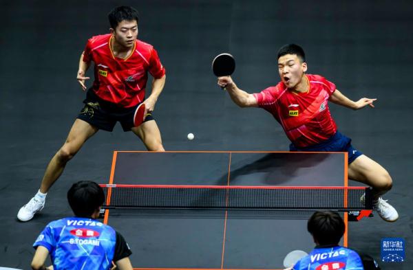乒乓球——WTT男子总决赛:袁励岑/向鹏晋级四强 乒乓球——WTT男子总决赛:袁励岑/向鹏晋级四强