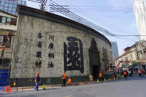 “酱园弄”重新亮相，乍浦路变老上海风情街！市民都来此地“拍戏”了