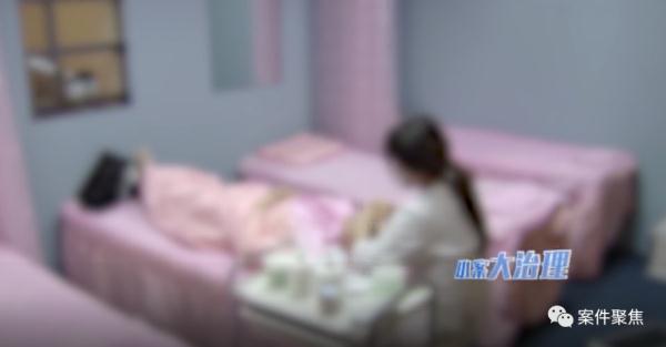 原本白净的上海小姑娘,一下点了242颗斑,成了“麻子”脸? 原本白净的上海小姑娘,一下点了242颗斑,成了“麻子”脸?