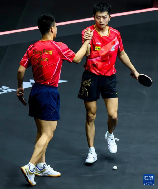 乒乓球——WTT男子总决赛:袁励岑/向鹏晋级四强 乒乓球——WTT男子总决赛:袁励岑/向鹏晋级四强