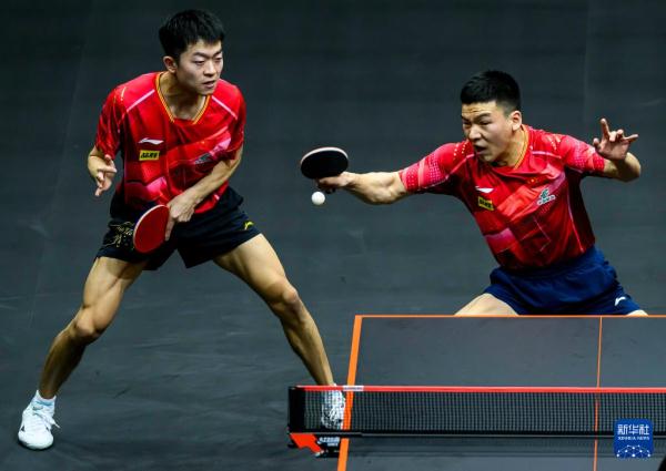 乒乓球——WTT男子总决赛:袁励岑/向鹏晋级四强 乒乓球——WTT男子总决赛:袁励岑/向鹏晋级四强