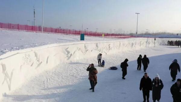 【激情迎亚冬 冰雪暖世界】哈尔滨冰雪大世界为亚冬会吉祥物留了两座原冰