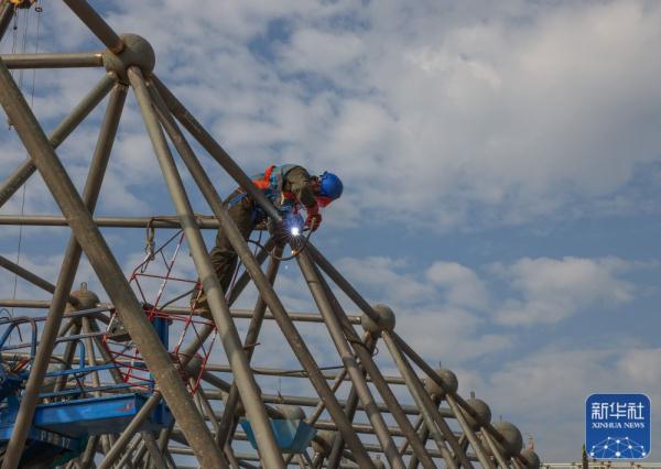 广州白云机场T3航站楼主楼封顶