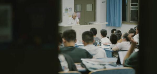 88岁开始“新工作”，百万网友粉上了他！