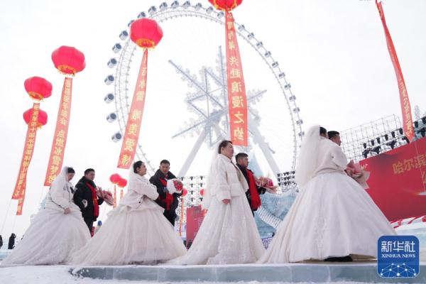 新华全媒+|哈尔滨第四十届冰雪集体婚礼隆重举行 新华全媒+|哈尔滨第四十届冰雪集体婚礼隆重举行