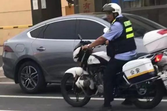 痛心!他在执行公务时不幸殉职 痛心!他在执行公务时不幸殉职