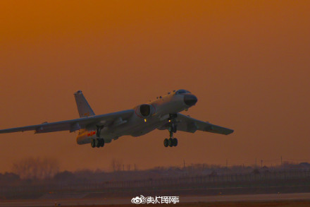 压迫感溢出屏幕!战神轰6K新年霸气首飞 压迫感溢出屏幕!战神轰6K新年霸气首飞