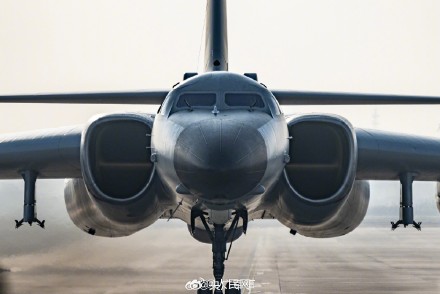 压迫感溢出屏幕!战神轰6K新年霸气首飞 压迫感溢出屏幕!战神轰6K新年霸气首飞