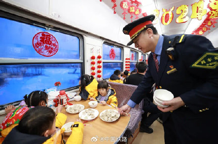 “小砂糖橘”坐火车返回尔滨！网友：下一站去哪儿？