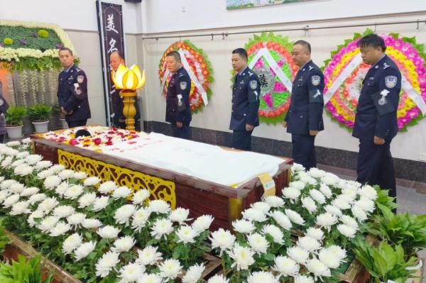 痛心!他在执行公务时不幸殉职 痛心!他在执行公务时不幸殉职