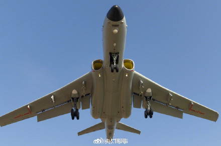 压迫感溢出屏幕!战神轰6K新年霸气首飞 压迫感溢出屏幕!战神轰6K新年霸气首飞