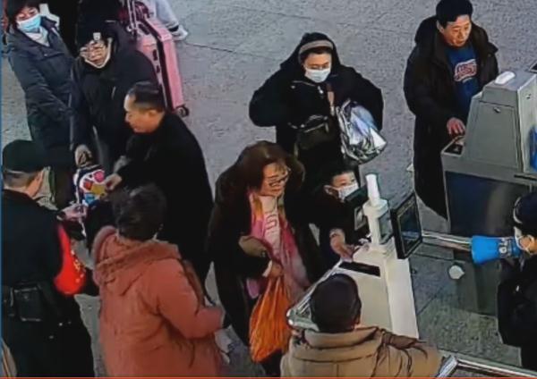 “这是妈妈最后留给我的东西了，不能丢了……”