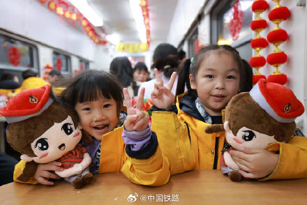 “小砂糖橘”坐火车返回尔滨！网友：下一站去哪儿？