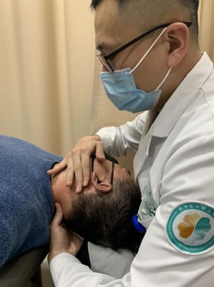 离奇!杭州大伯患怪病,一咳嗽就晕倒!很多人有这个习惯 离奇!杭州大伯患怪病,一咳嗽就晕倒!很多人有这个习惯