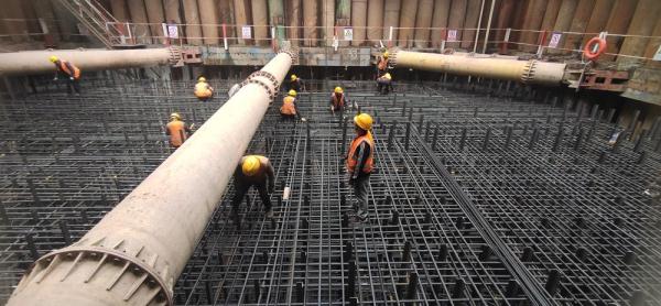 阆营高速公路嘉陵江特大桥首个主墩承台浇筑完成