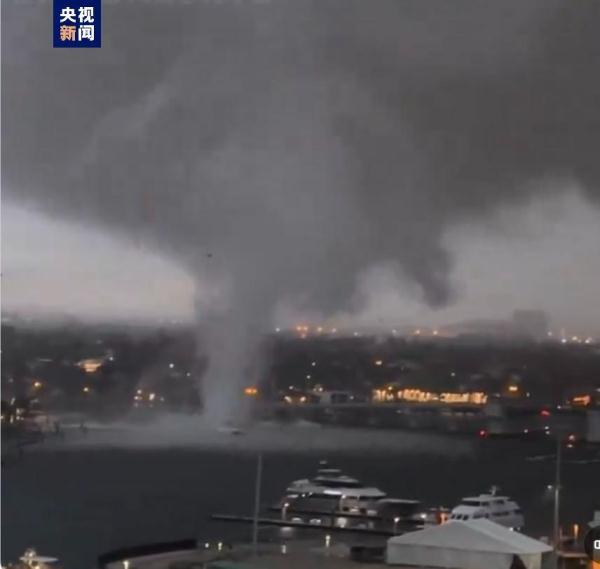 美国佛罗里达州遭龙卷风袭击