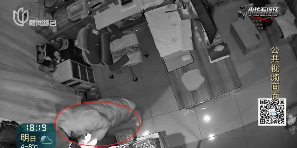 沪一珠宝店被打劫！嫌疑人潜伏厕所，整整蹲了…