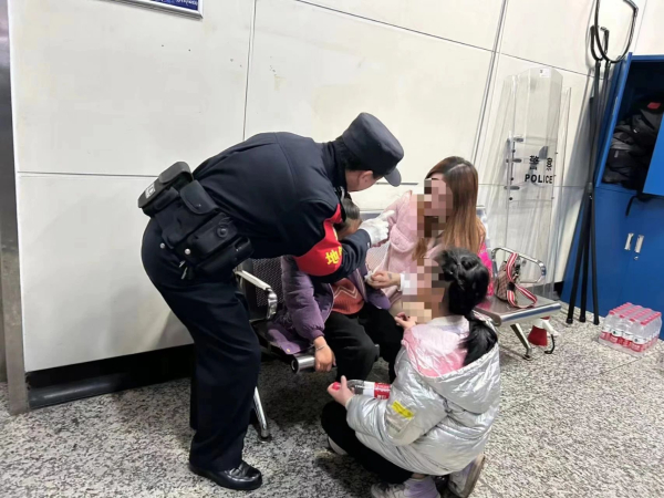 湖南长沙这一地铁站，民警两天捡15个娃！