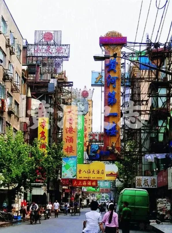 "别来了,挤爆了!"上海这里人从众…原来是啥样子,侬还记得伐? "别来了,挤爆了!"上海这里人从众…原来是啥样子,侬还记得伐?