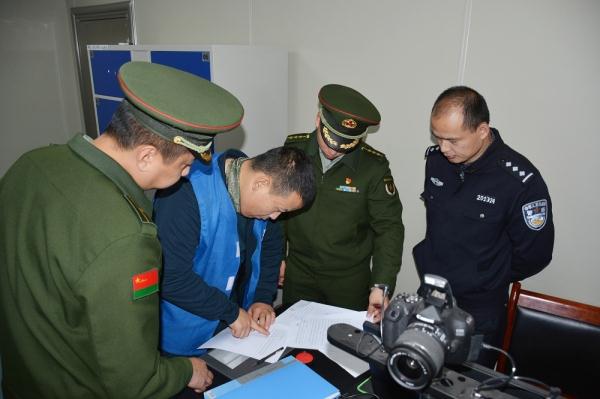 冒充军人？“真刑”，拷走！