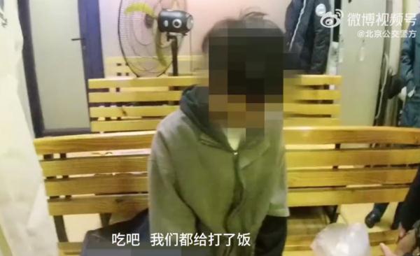 嫌零花钱少，大学生赌气离校出走流浪十余天！