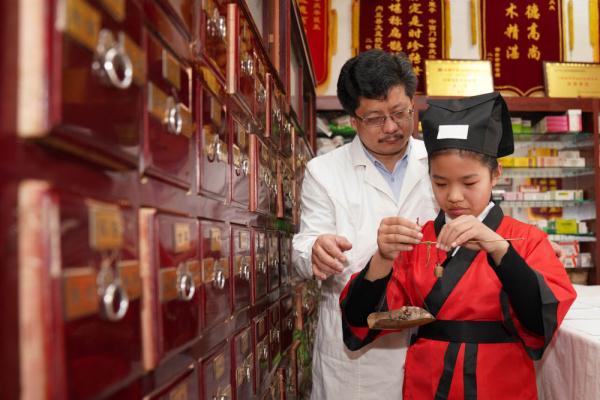 河北沙河：学习中医知识 传承中医文化