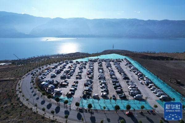 新华全媒丨到七彩云南 过温暖冬天 新华全媒丨到七彩云南 过温暖冬天