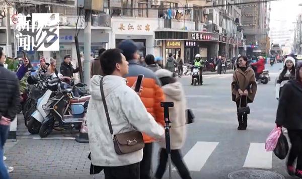 "别来了,挤爆了!"上海这里人从众…原来是啥样子,侬还记得伐? "别来了,挤爆了!"上海这里人从众…原来是啥样子,侬还记得伐?