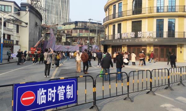 “酱园弄”太火了！“长枪短炮”、市民不断