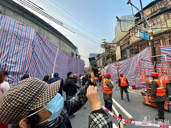 “酱园弄”太火了！“长枪短炮”、市民不断