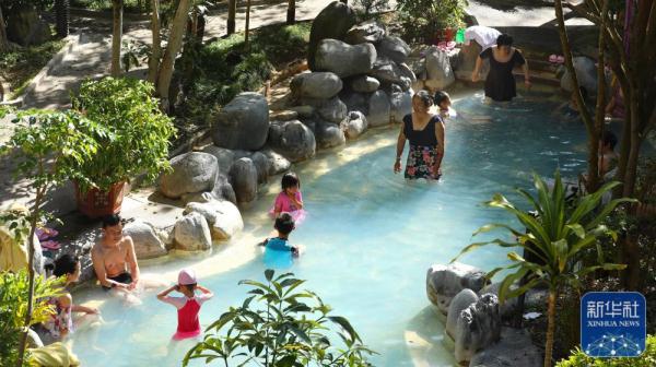 新华全媒丨到七彩云南 过温暖冬天 新华全媒丨到七彩云南 过温暖冬天