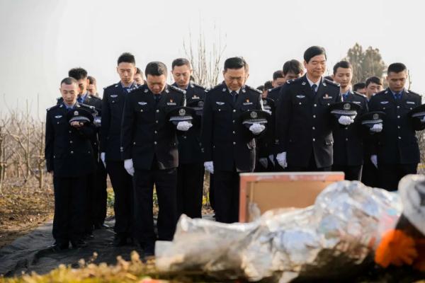 警号4220977，重启！