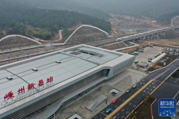 新华全媒+丨我国首条民营控股高铁开通两周年 运送旅客超2000万人次