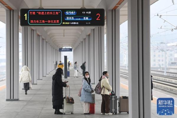 新华全媒+丨我国首条民营控股高铁开通两周年 运送旅客超2000万人次