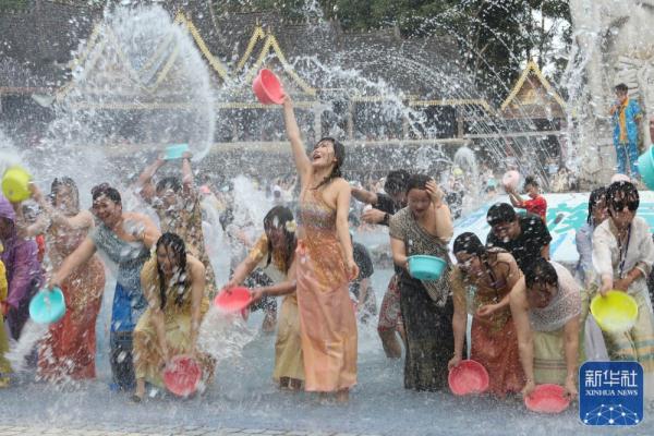 新华全媒丨到七彩云南 过温暖冬天 新华全媒丨到七彩云南 过温暖冬天