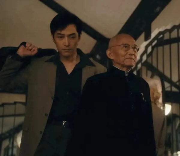 《繁花》里这位“90后”年轻时的照片曝光！网友惊叹：比胡歌还帅