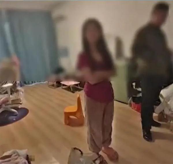 女子点外卖半年，吃出“异物”200多次？刑拘！