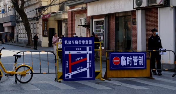 上海又一条马路突然爆火！超多人打卡，剧组紧急增加围栏，现场临时交通管制